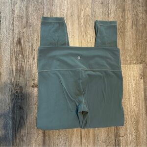 Athleta Elation 7/8 Tights Women’s Size Medium Green Leggings Workout Yoga